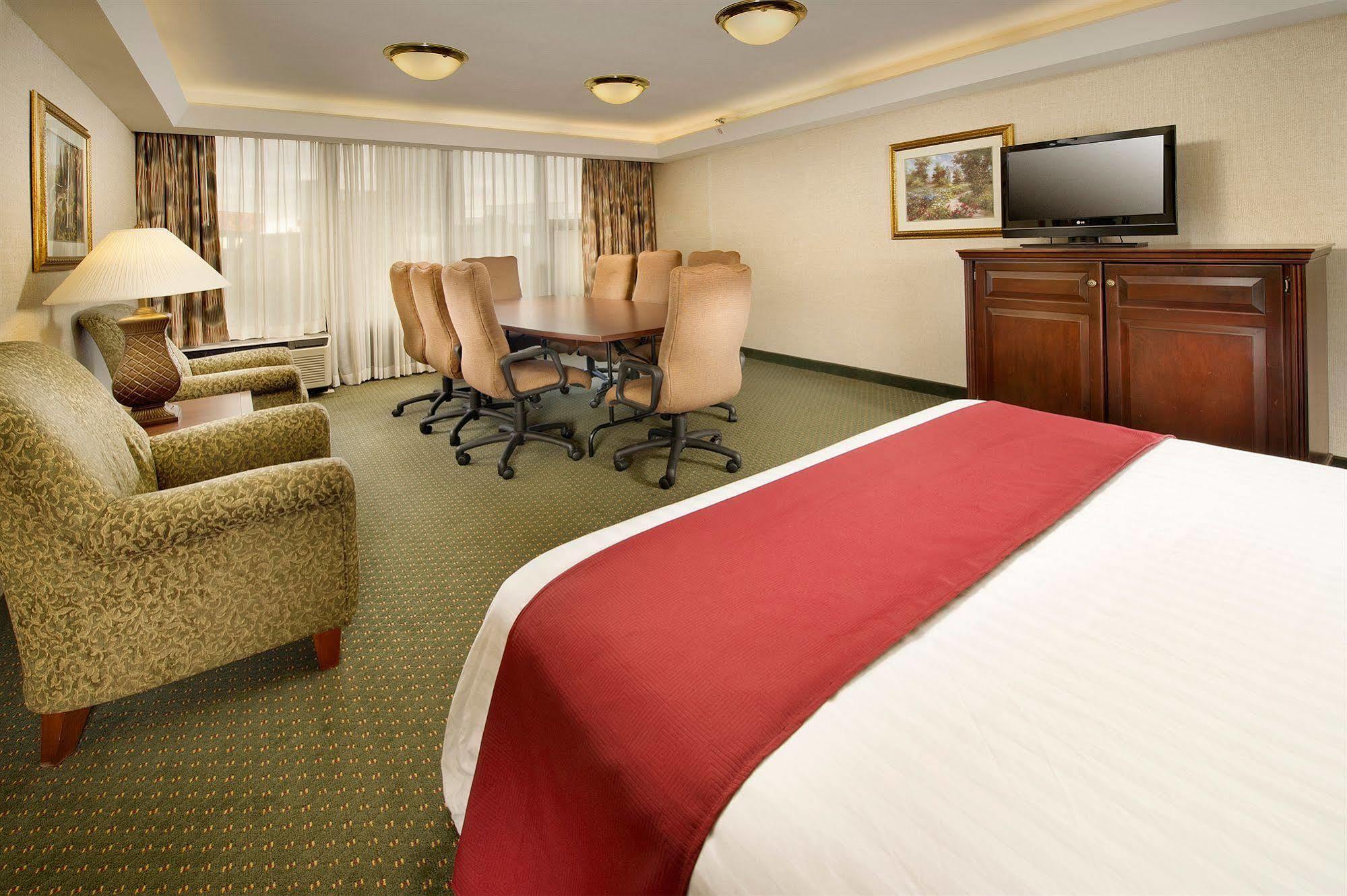 Drury Inn & Suites Greensboro Zewnętrze zdjęcie